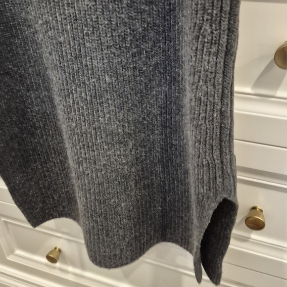 Theory Gray Ribbed Sweater - Picture 3 of 4